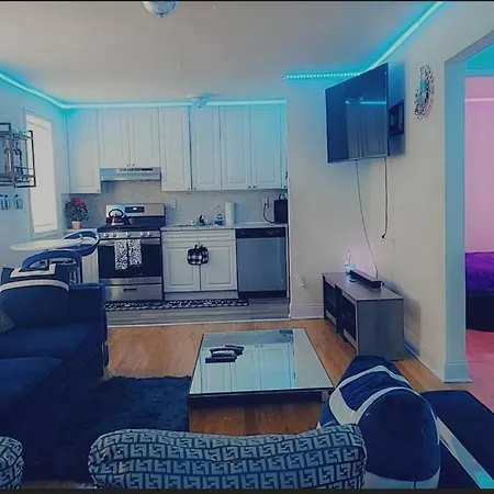 Townhouse Apartment In Oakland Gardens
